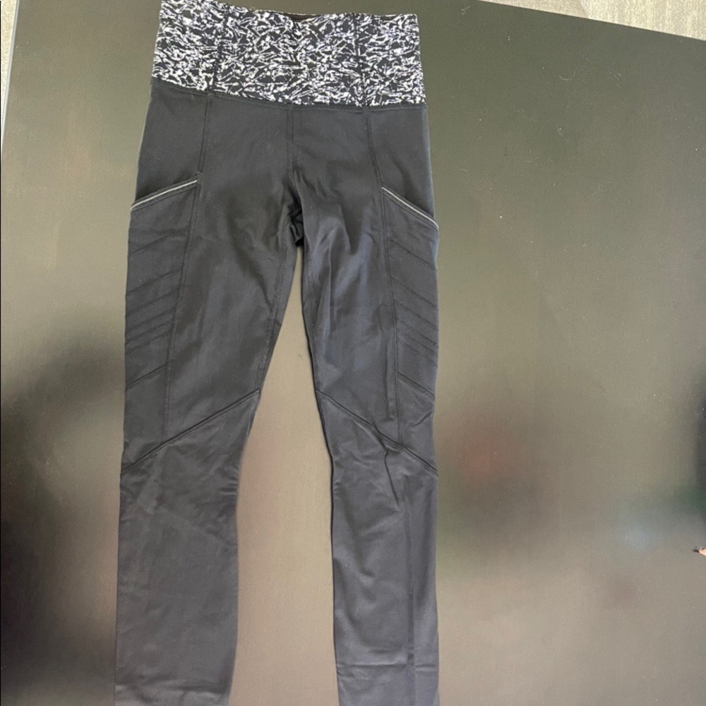 BLACK LULULEMON LEGGINGS